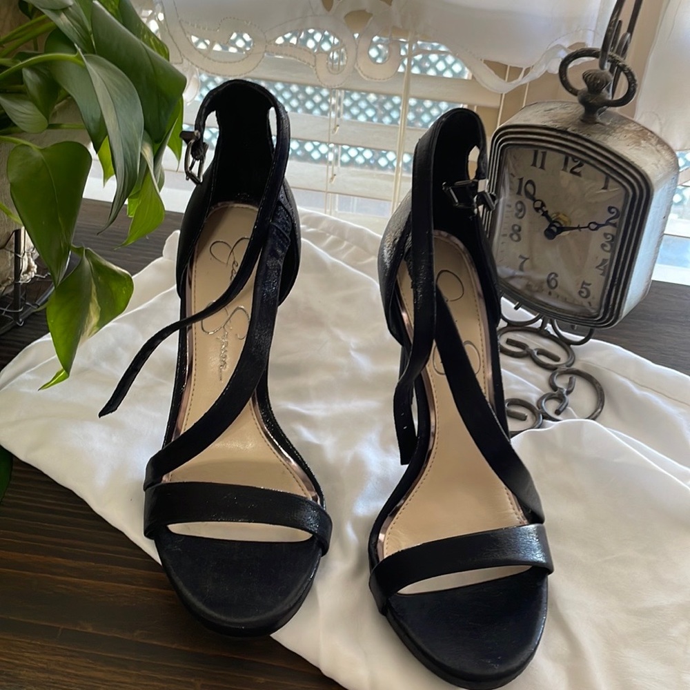 Jessica Simpson heels 4.25 inch black size 6.5 medium gently used Original box